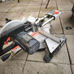 sliding mitre saw
