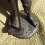 An antique bronze Japanese sculpture (Meiji era) - a finely made sculpture of a Japanese peasant with smoking pipe & hoe (late 19th century) Image 7