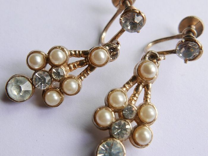 Vintage Earrings feature gold-tone screwback closures adorned with faux pearls and rhinestones