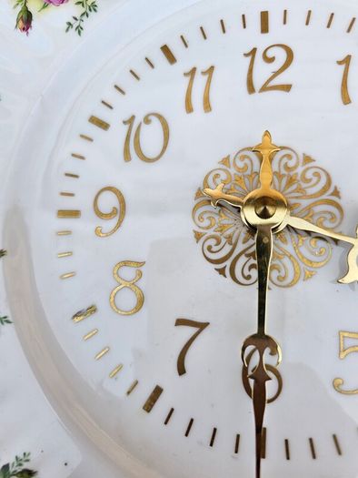 Royal Albert "Old Country Roses" Wall Quartz Clock