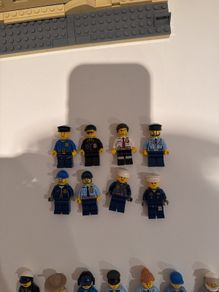 lego police minifigures x 8