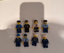 lego police minifigures x 8