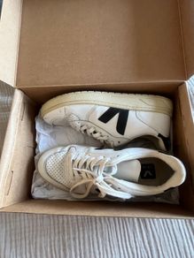 Veja trainers