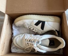 Veja trainers