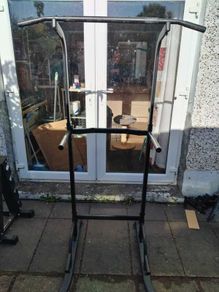 Pull up and tricep dips rack.