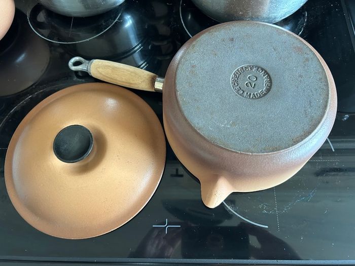 Vintage La Mama Le Creuset Farmhouse Pot
