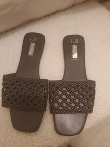 Ladies flats