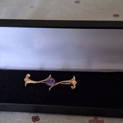 9ct gold brooch