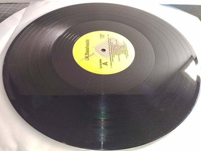 Bassheads - Is There Anybody Out There? - Deconstruction Records - BANGIN 90s Piano ACID Vocal HOUSE BANGER!