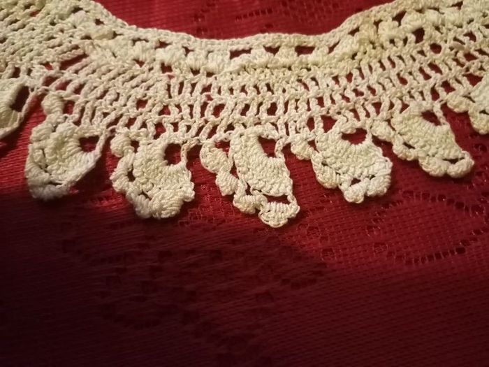 antique  Irish handmade  crochet  lace  collar
