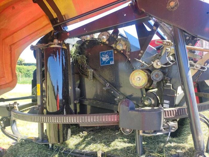 Round baler