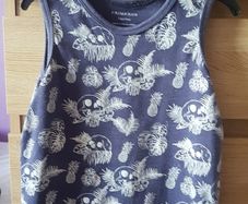Vest t shirt 5/6 years old barely worn