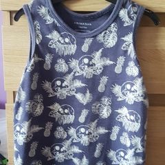 Vest t shirt 5/6 years old barely worn