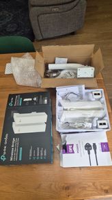 TP-Link Omada EAP215 Bridge Kit and accessories