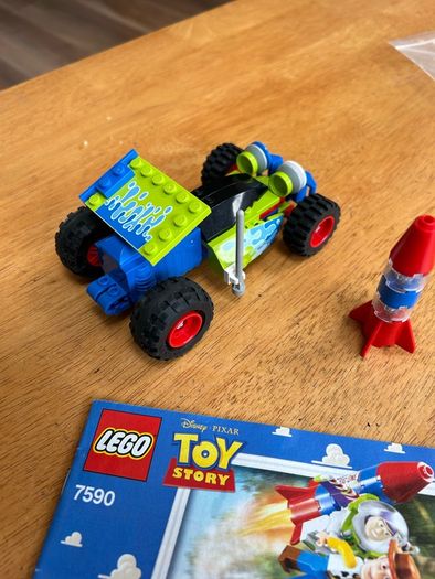 LEGO PIXAR DISNEY Toy Story: Woody and Buzz to the Rescue 7590