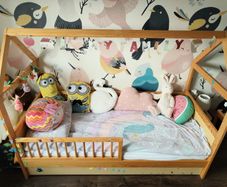 Wooden house-style bed