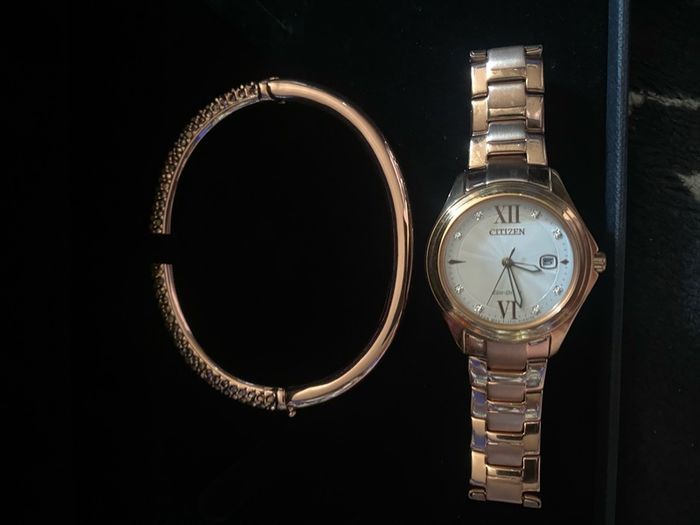 Citizen Eco drive solar battery Watch with bracelet brand new