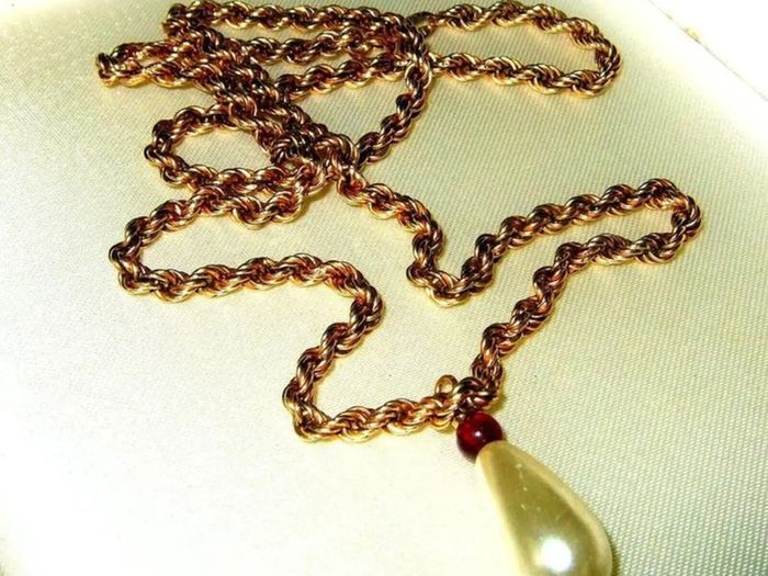 Vintage Hallmarked 'Rope' Chain & Teardrop Pendant
