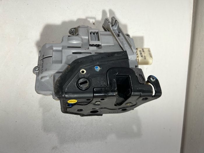 Audi A4 B8  Door Lock Passenger Side Rear  8k0839015 A3l2b718g