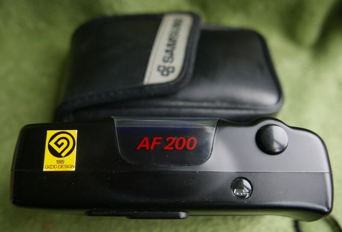 Samsung AF200 DX 35MM Film Camera Compact Point & Shoot Vintage Black 1990s - Tested
