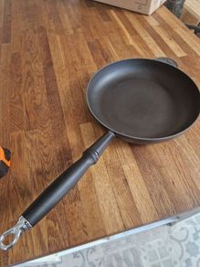 Cast iron skillet new.