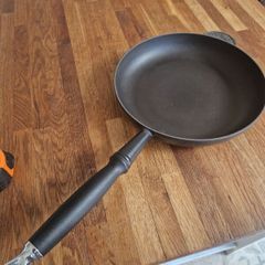 Cast iron skillet new.