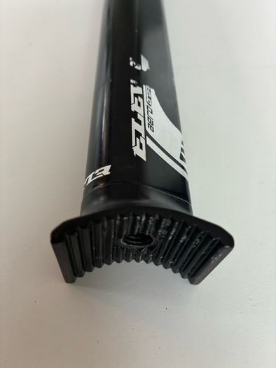 ELEVN Pivotal aero seat post and clamp 27.2mm