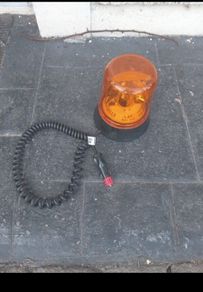Magnetic roof beacon light