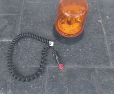 Magnetic roof beacon light