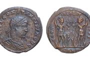 Constantius II caesar 337-361 AE18mm 2,6g  Herakleia Soldiers Military Standarts