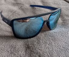 Oakley Castel