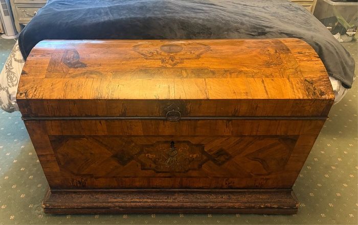 antiques coffer