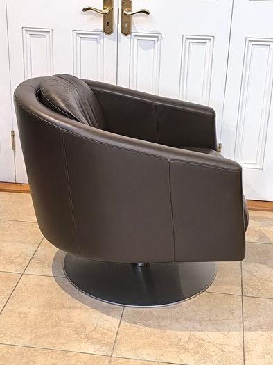 Original Natuzzi Italia "Liu" Leather Swivel Armchair - Excellent Condition
