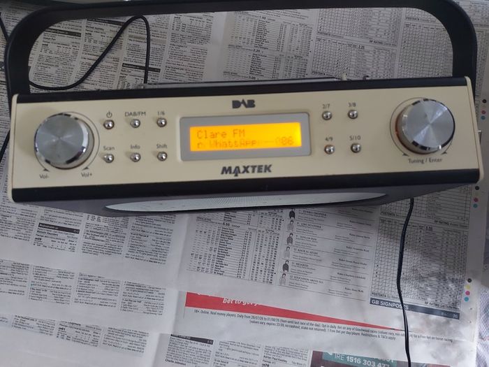 MAXTEK Vintage Style DAB & FM Radio, Model 61250, in excellent condition and working perfect