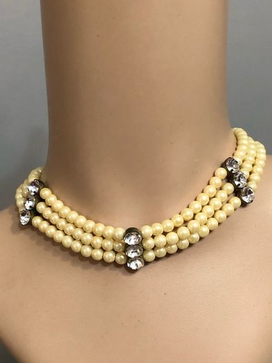 Pearl choker necklace