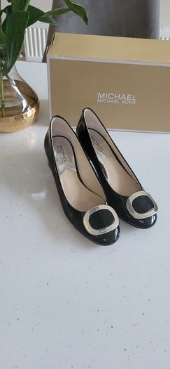 MICHAEL KORS Pauline black patent pumps Sz 7UK - Rrp 160 (New)