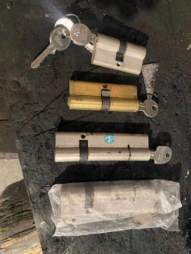 House Door lock & Keys x 4