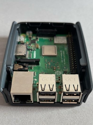 Raspberry Pi 3B+ with case and original adapter