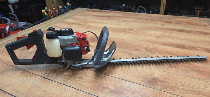 Robin hedge trimmer
