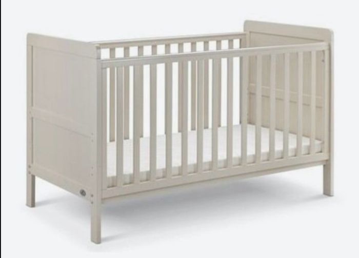 Baby cot bed & toddler bed with mattress