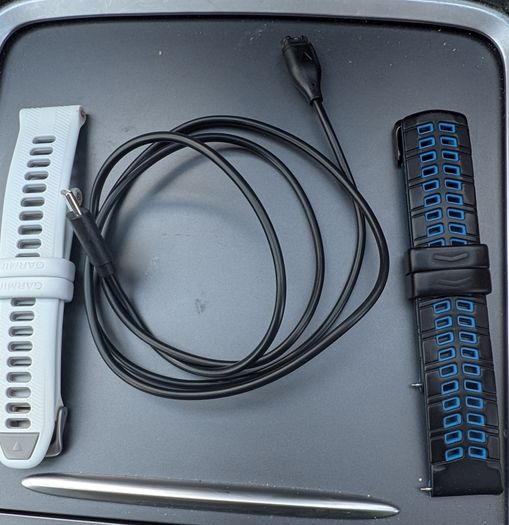 Garmin Forerunner 965 (with box, 3 straps)