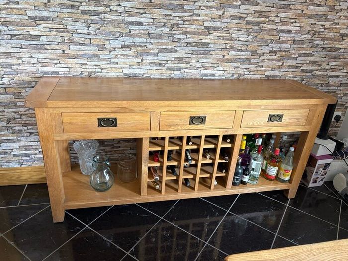 Table & chairs and wall unit
