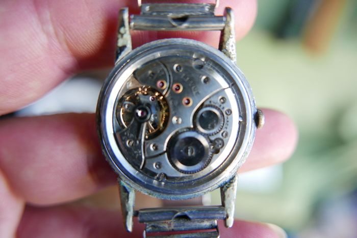 Vintage REVUE Thommen. Circa 1945..Caliber 59. Swiss Made (works ok)