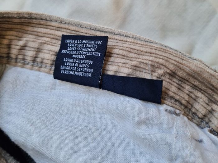 Tommy hilfiger comfo town cords Size 38/32 zip fly beige in excellent condition