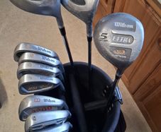 Mens Golf Clubs.Set Of Wilson Mens Right Handed Golf Clubs In Wilson Golf Bag. Collect In Dublin Or Receive Via Post.