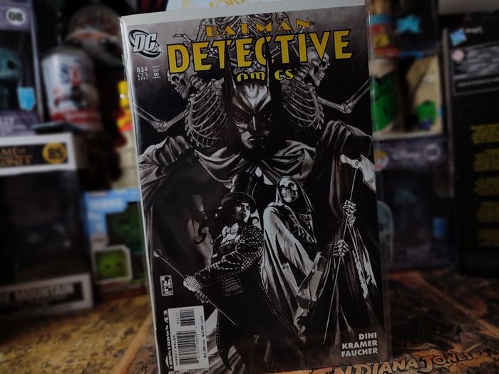 Detective Comics ! Batman ! Issue #834 ! Black & White Cover ! Zatanna Appearance ! 2007 ! by DC Comics !
