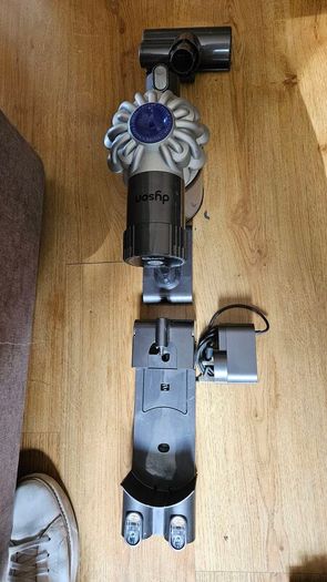 Dyson Dyson V6 (DC56) Handheld Hoover - New battery required