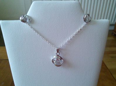 Pendant & Earrings Set