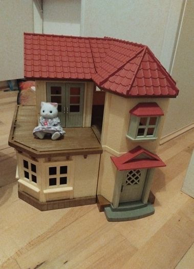 Sylvanian red roof house