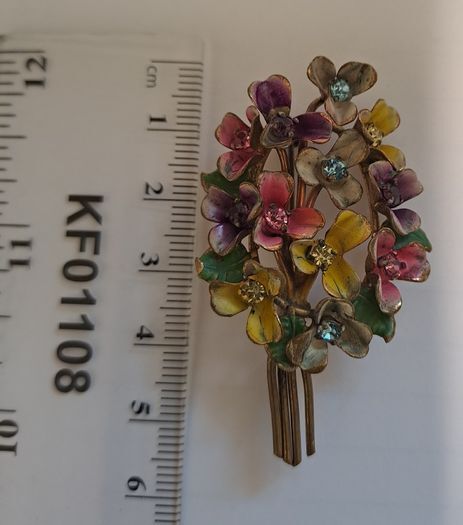 Vintage brooch flower bouquet